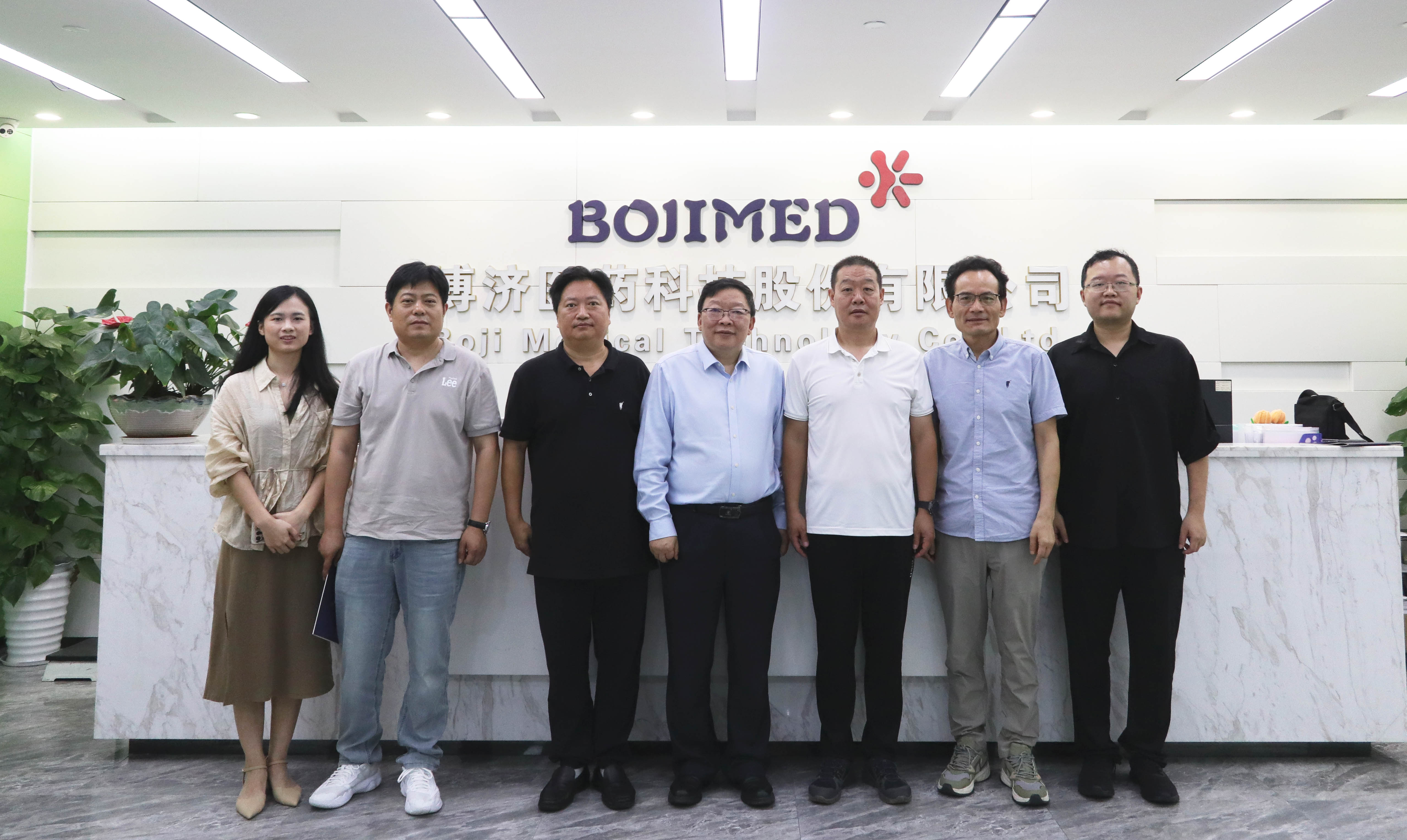 全力推动社区医疗服务高质量发展座谈会在Z6尊龙凯时医药总部进行！